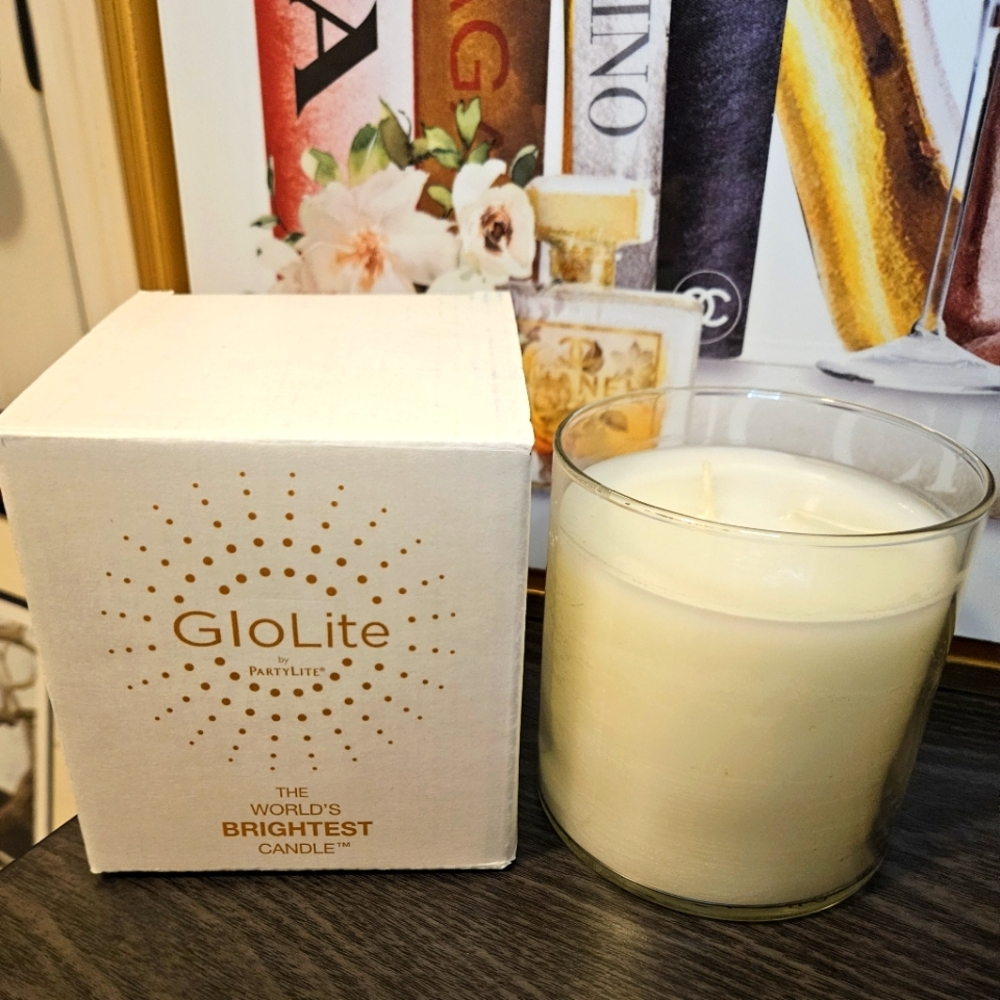 GloLite Iced Snowberries Candle